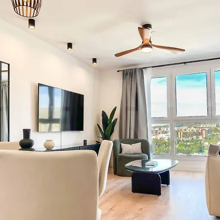 Modern Sky-rise Living With Pool And Parking Rems *