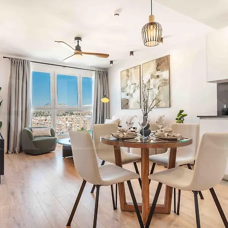 Modern Sky-rise Living With Pool And Parking Rems