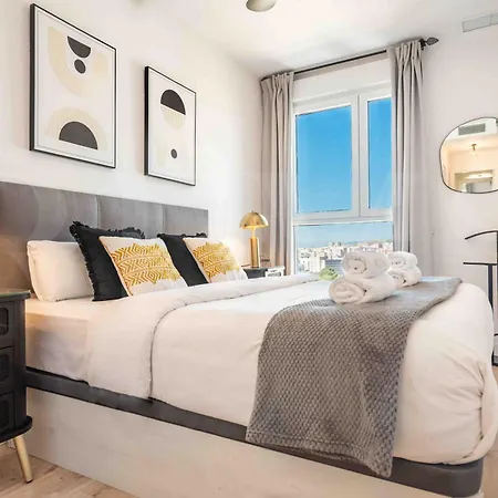 Modern Sky-rise Living With Pool And Parking Rems Malaga