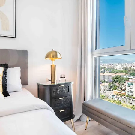 Modern Sky-rise Living With Pool And Parking Rems *