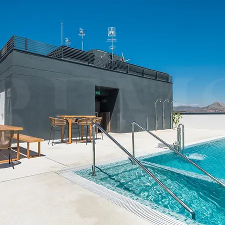 Modern Sky-rise Living With Pool And Parking Rems Apartment *